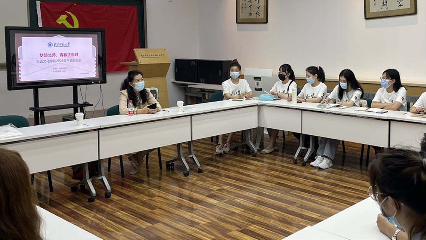 人们在房间里

中度可信度描述已自动生成